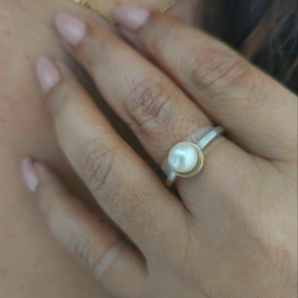14k Gold and Sterling Pearl Silver Ring - Picture 4 of 11